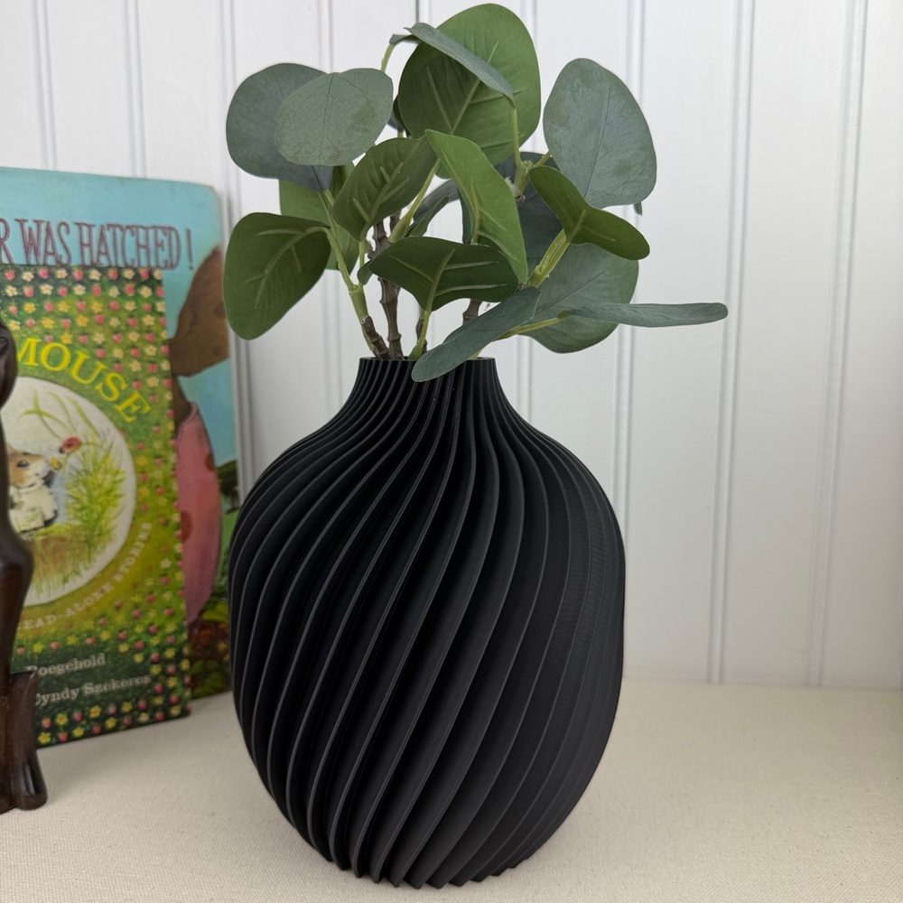 Unique Spiral Modern Flower Vase, The Kivan Vase, Plant Lover